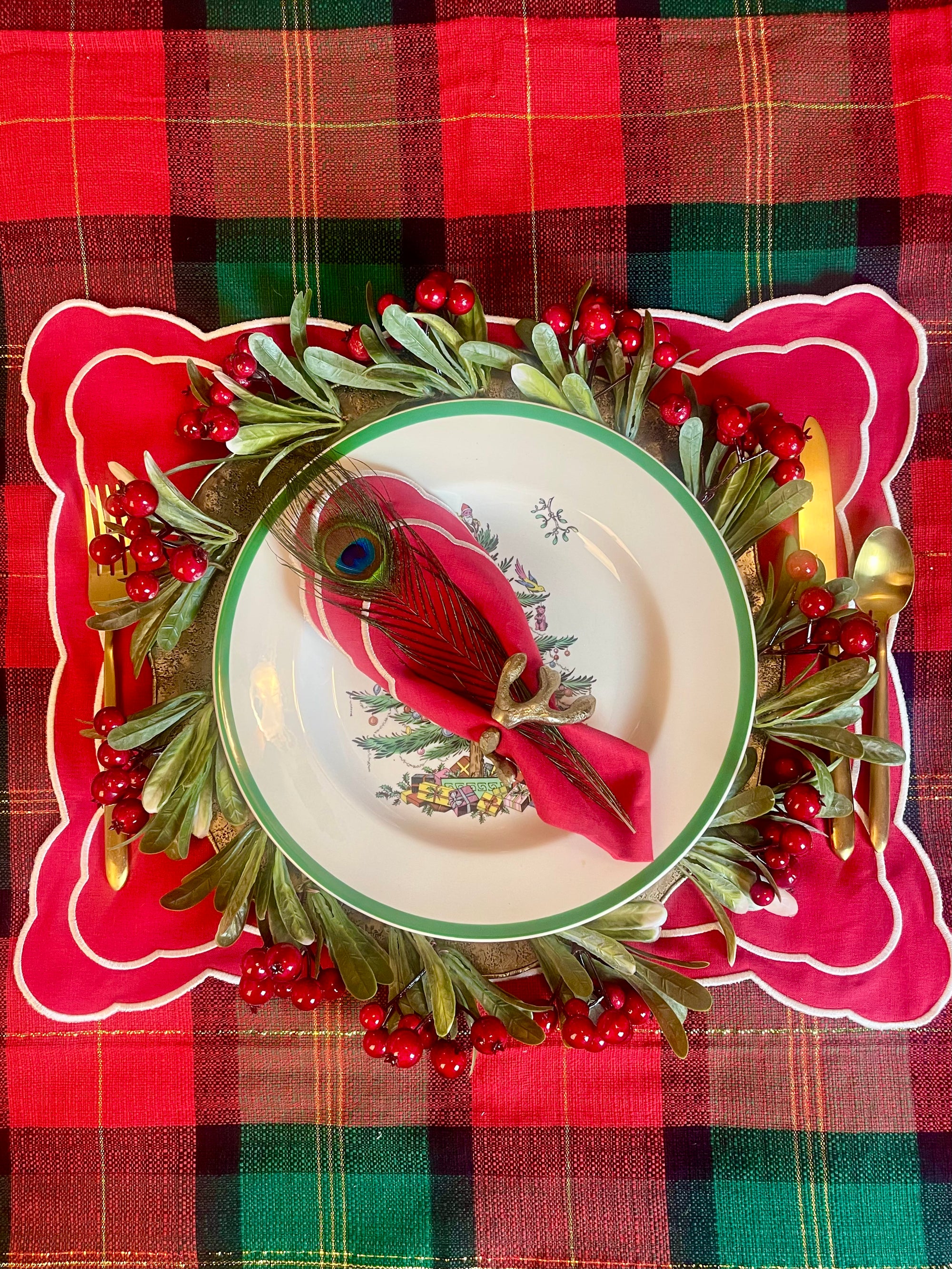 Berry Red Scalloped Napkins (S/4)