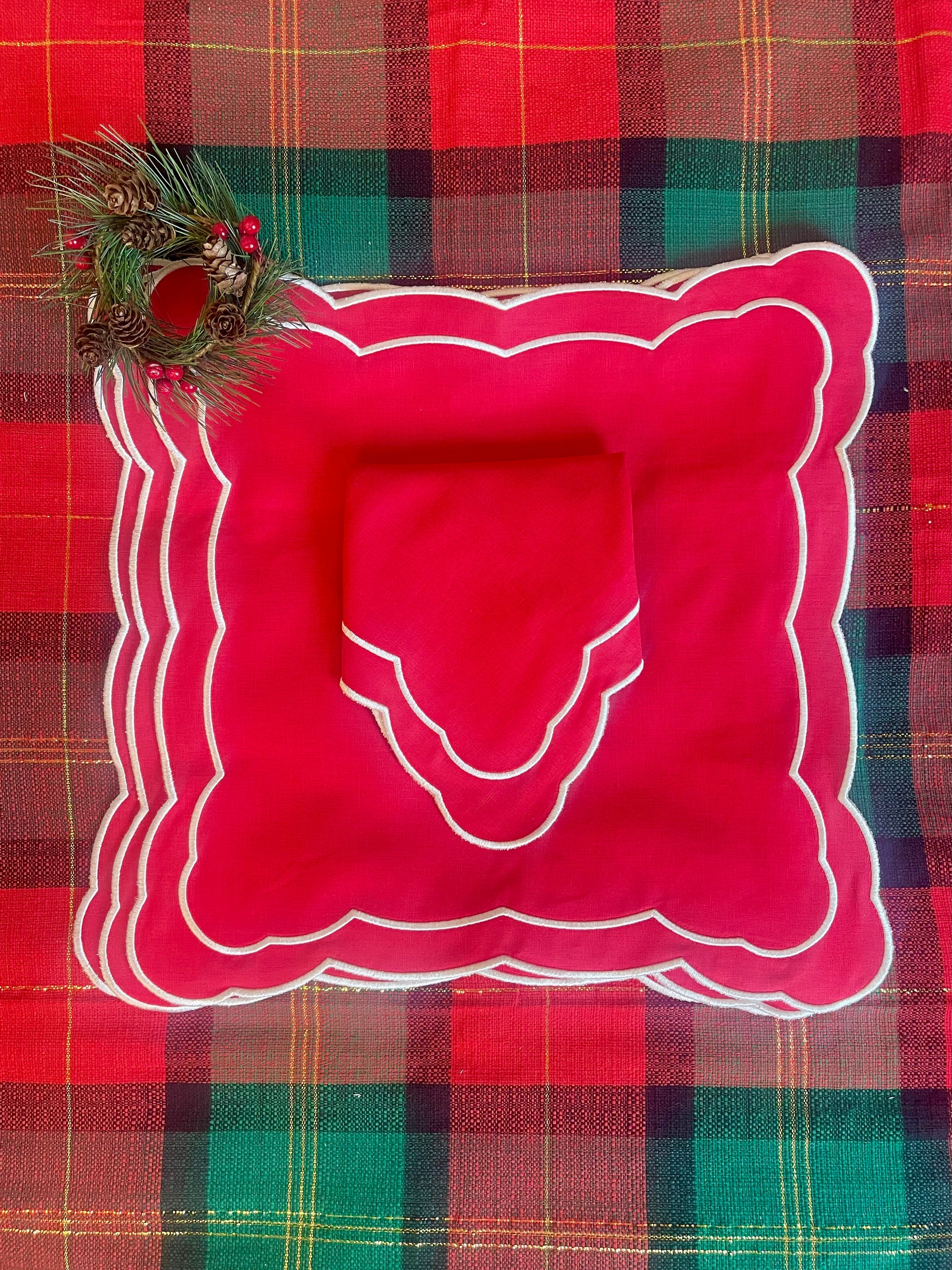 Berry Red Scalloped Napkins (S/4)