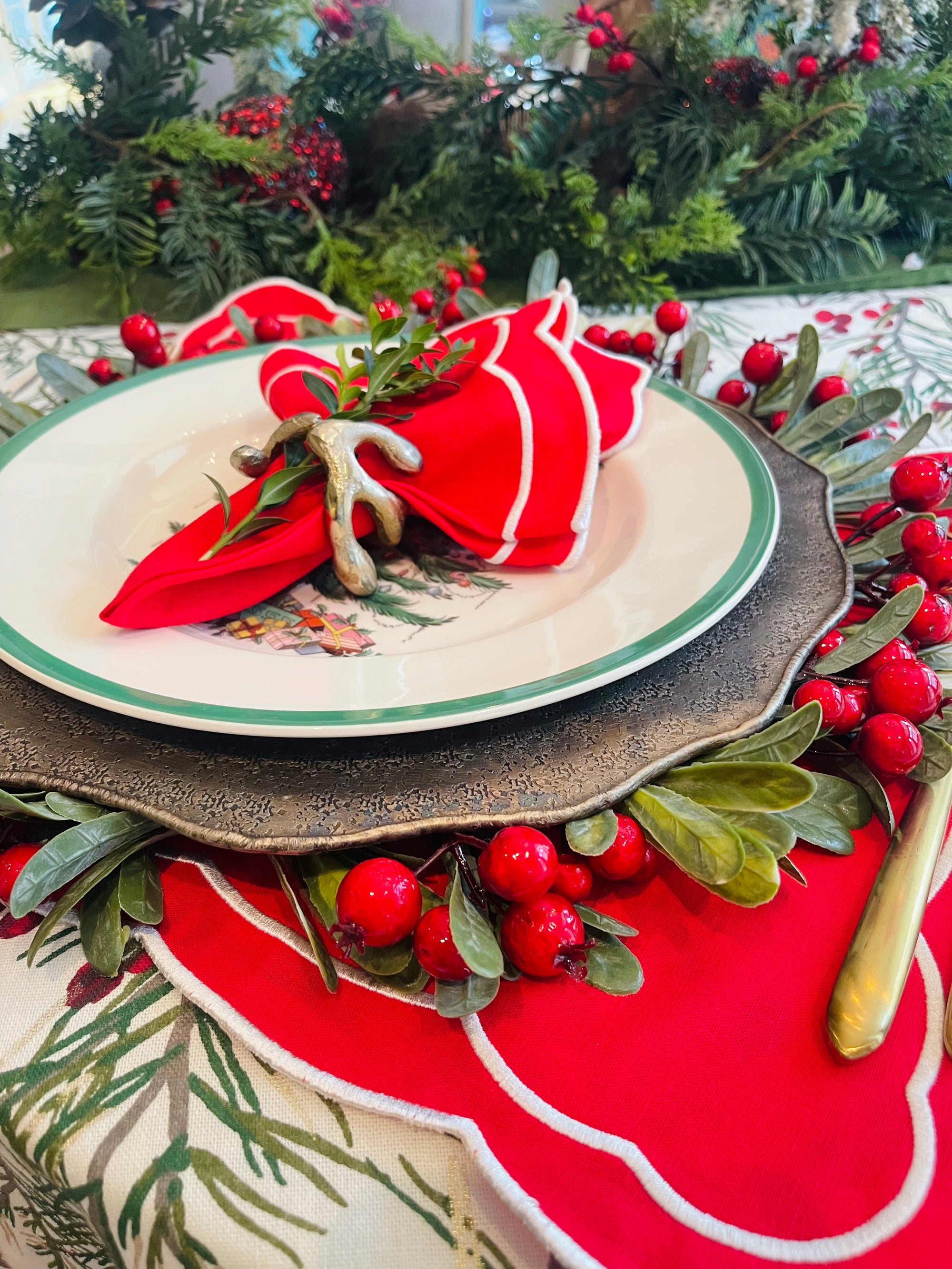 Berry Red Scalloped Napkins (S/4)